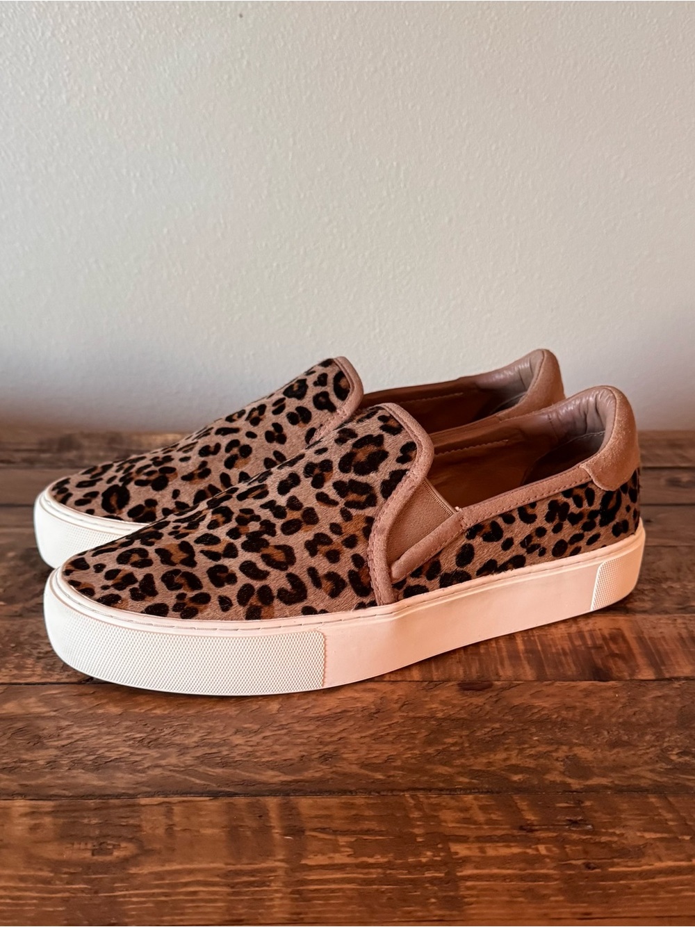UGG Women’s Jass Exotic Leopard Slip-On Platform Sneakers Size 10 - Picture 4 of 12
